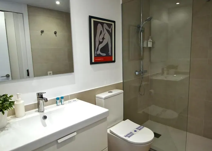 1-bedroom With Spectacular Marina & Sea Views In דירה