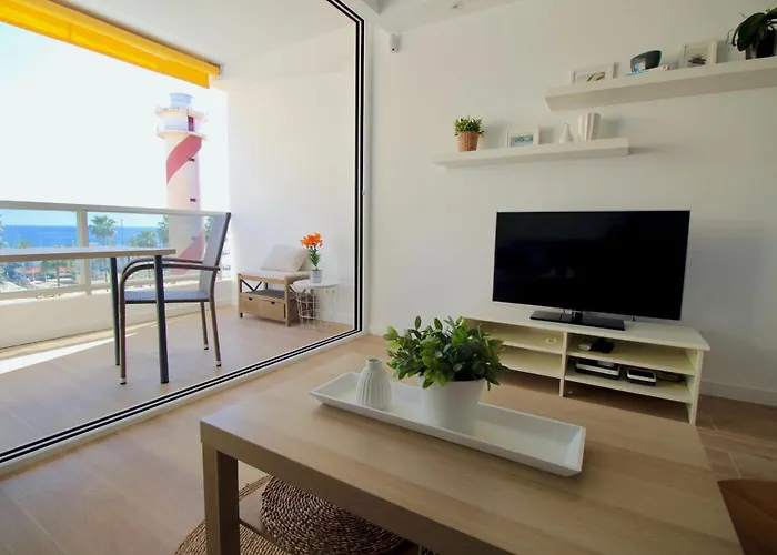 1-bedroom With Spectacular Marina & Sea Views In דירה