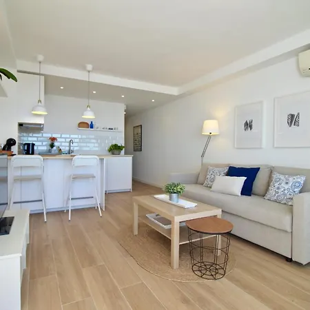 1-bedroom With Spectacular Marina & Sea Views In Lägenhet *